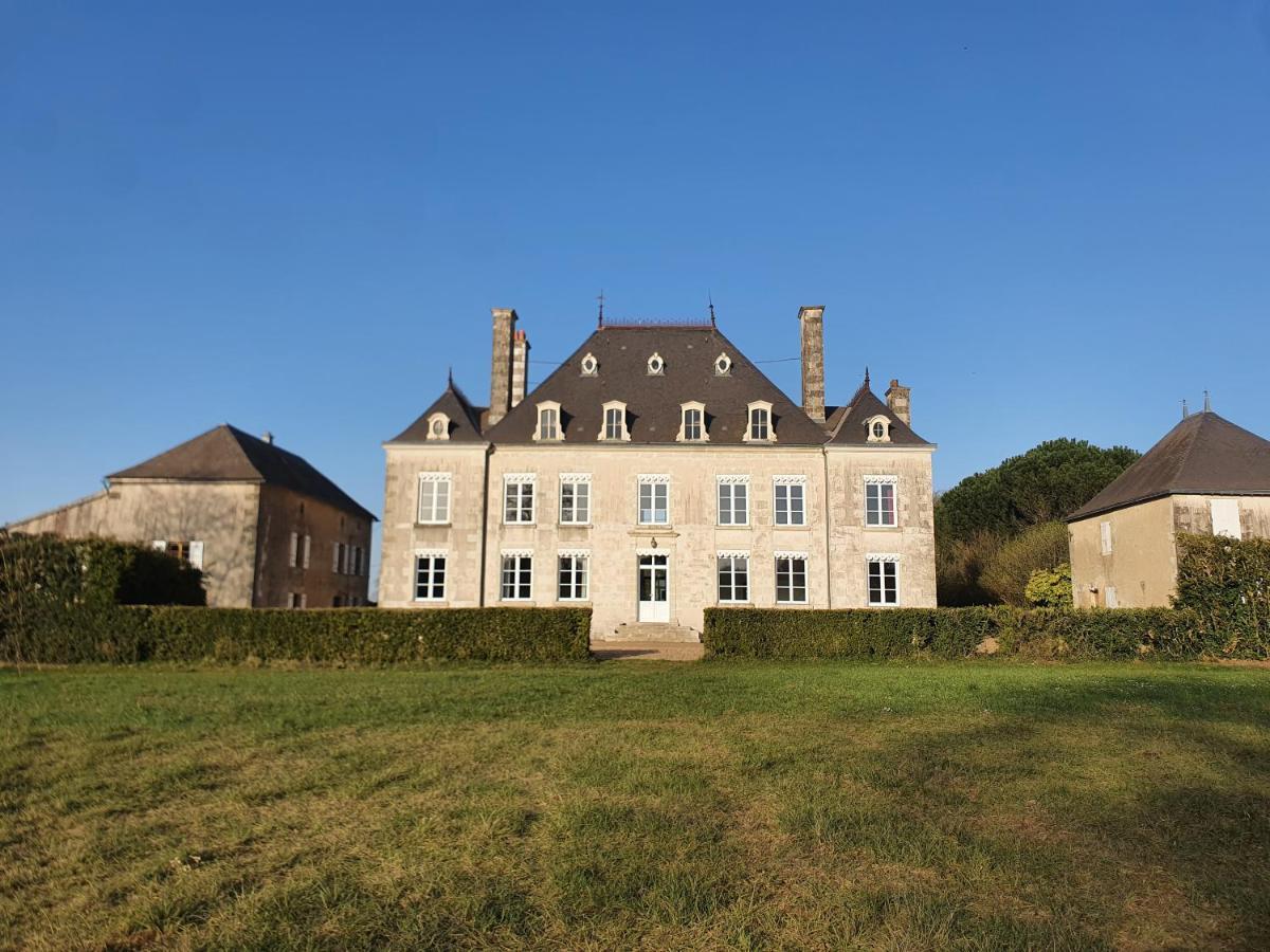 Bed and Breakfast Domaine De La Briouse Sanxay Экстерьер фото