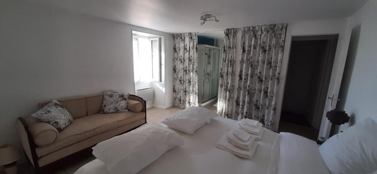 Bed and Breakfast Domaine De La Briouse Sanxay Экстерьер фото