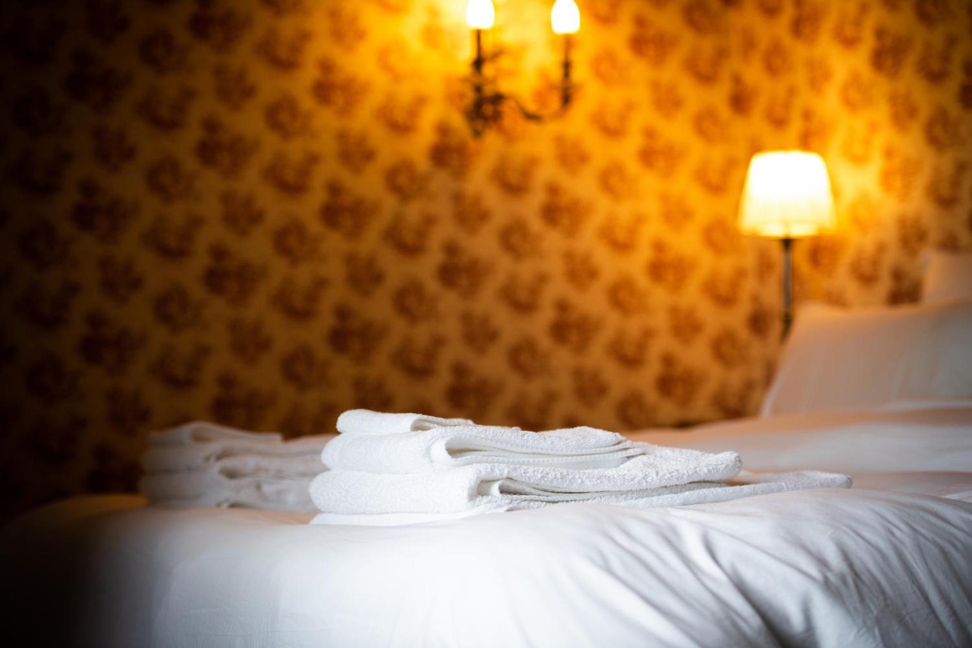 Bed and Breakfast Domaine De La Briouse Sanxay Экстерьер фото