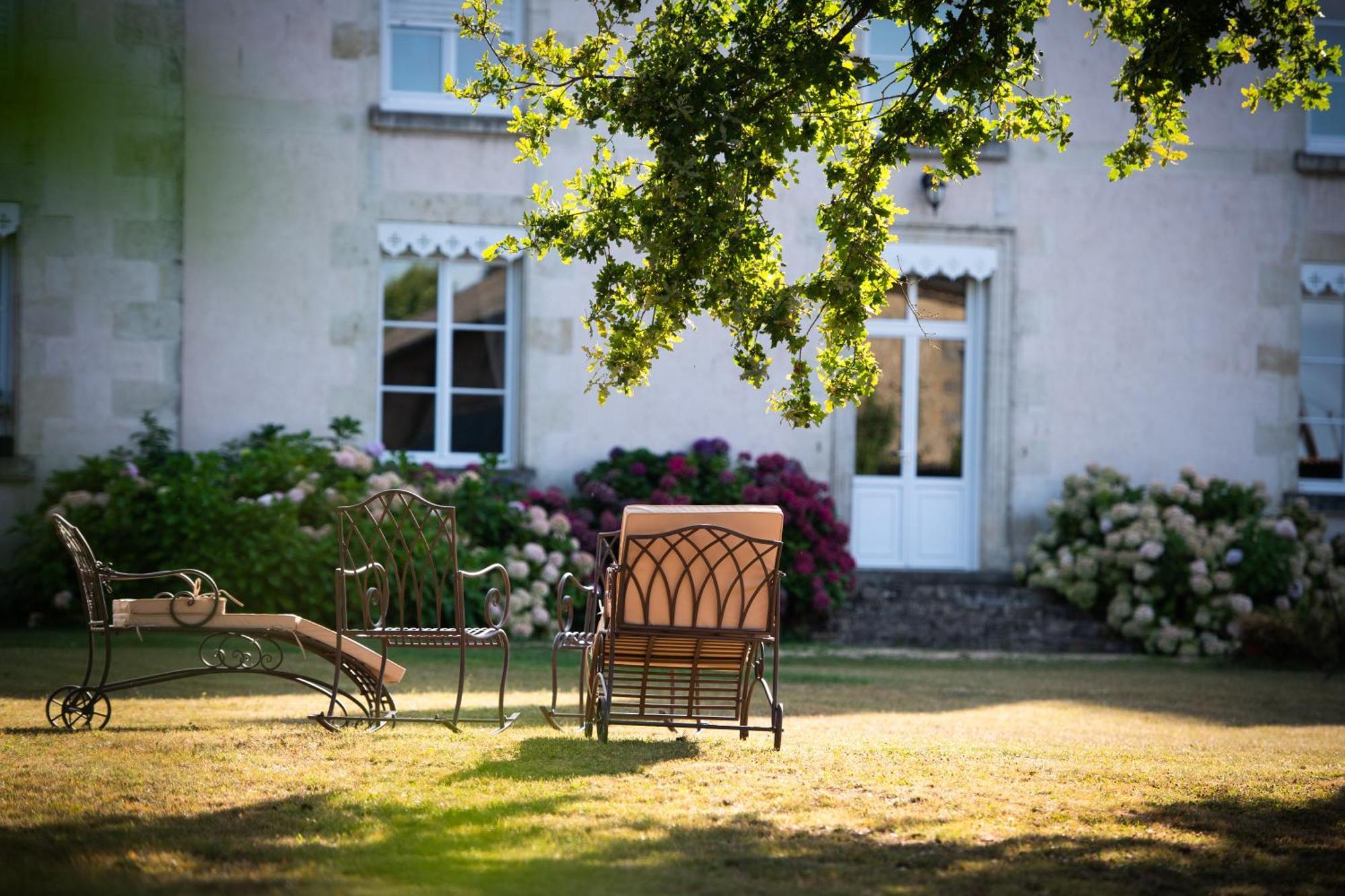 Bed and Breakfast Domaine De La Briouse Sanxay Экстерьер фото