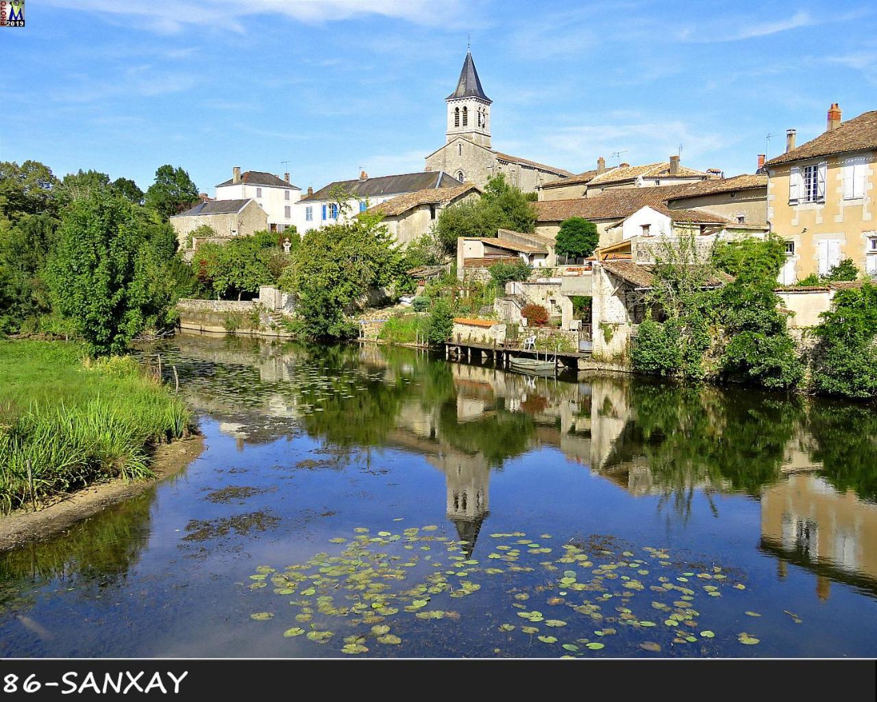 Bed and Breakfast Domaine De La Briouse Sanxay Экстерьер фото